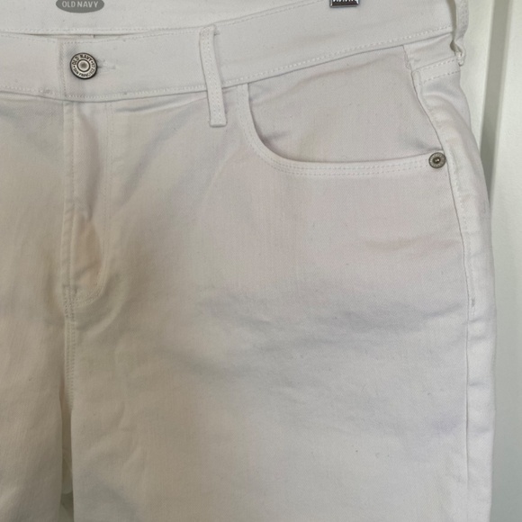 OLD Navy White Stretchy Shorts, Size 16 - Picture 3 of 4